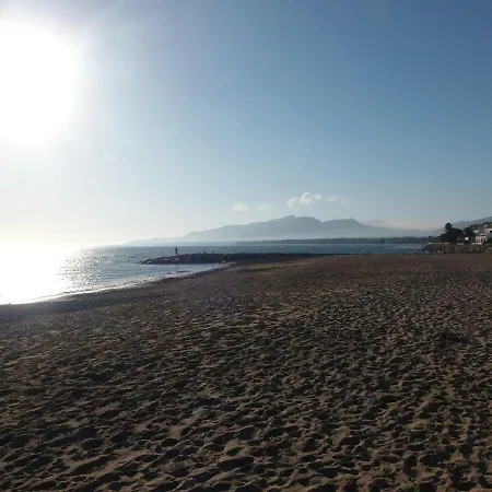 Apartment Cozzy Flat In A Quiet And Area / Acogedor En Zona Tranquila Y Agradable